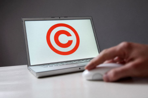 copyright-logo-on-laptop-o